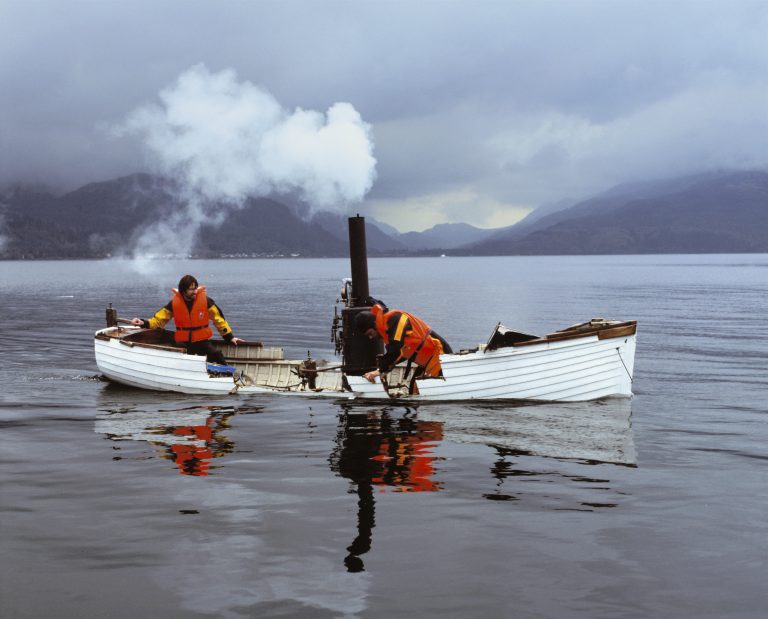 圖5.】西蒙・斯塔林作品《Autoxylopyrocycloboros》（2006）（圖片由藝術家及Toby Webster Ltd., Glasgow／The Modern Institute提供）